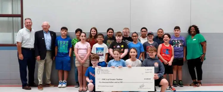 PSA holding MDRT Grant Check